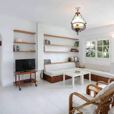 Nova 2 Cozy 2-bedroom Near Kanapitsa