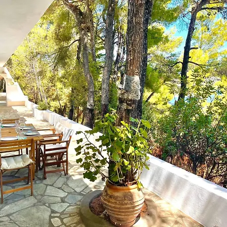 Nova 2 Cozy 2-bedroom Near Kanapitsa Villa Skiathos Town